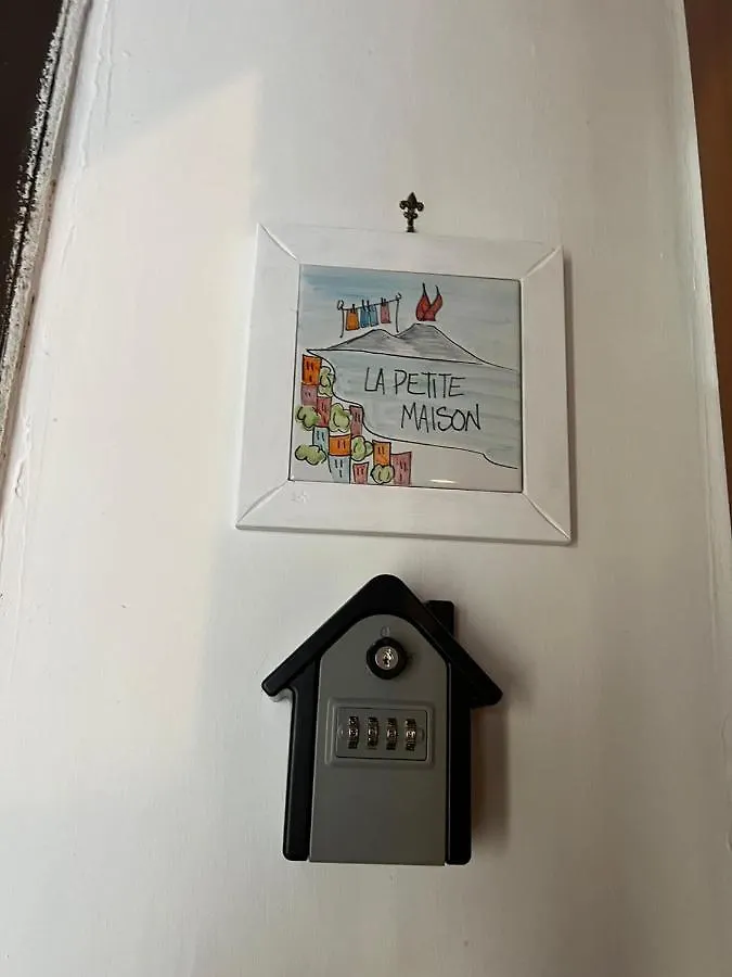 La Petite Maison Naples Apartment