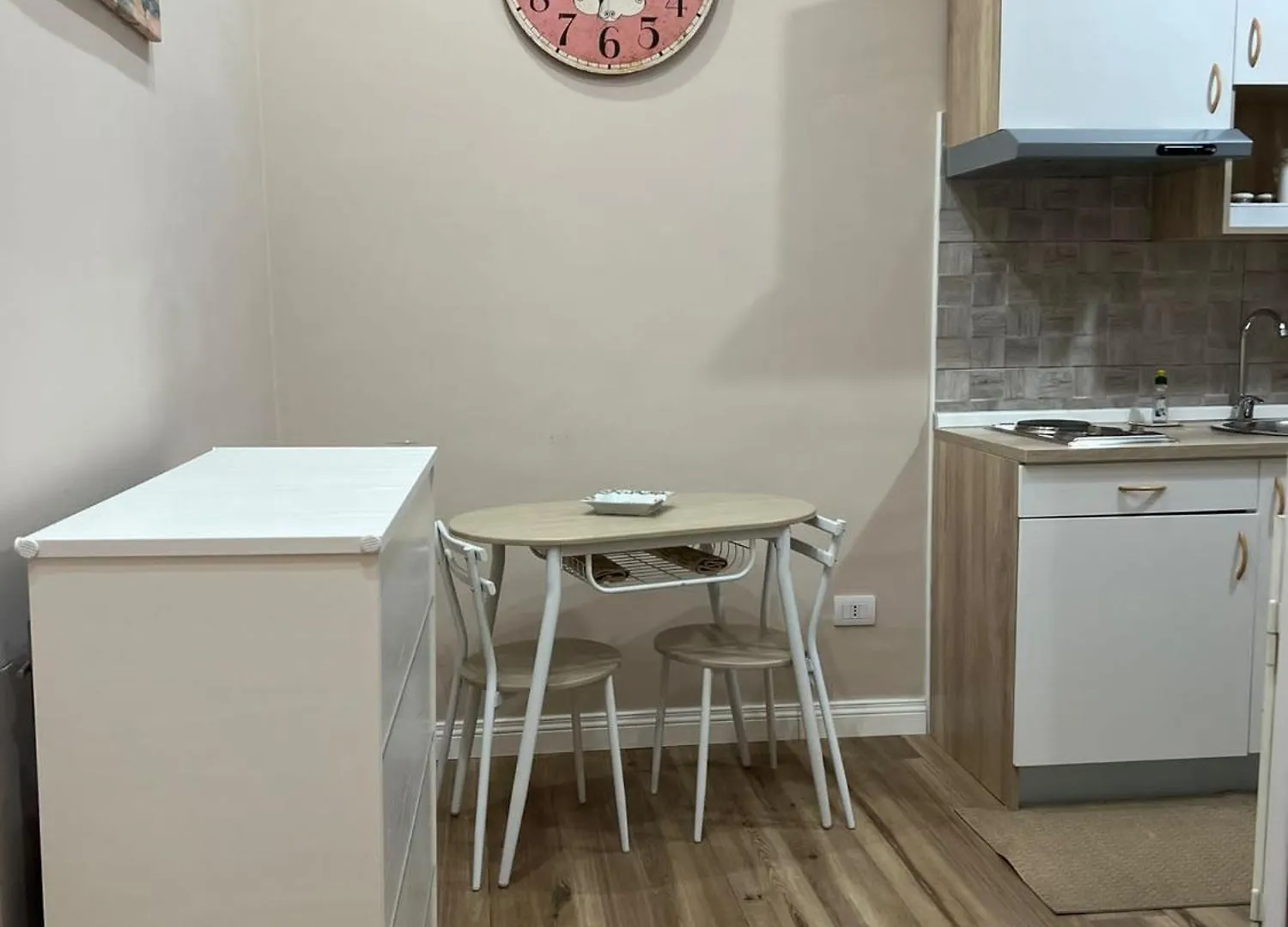 La Petite Maison Naples 0*,  Italy